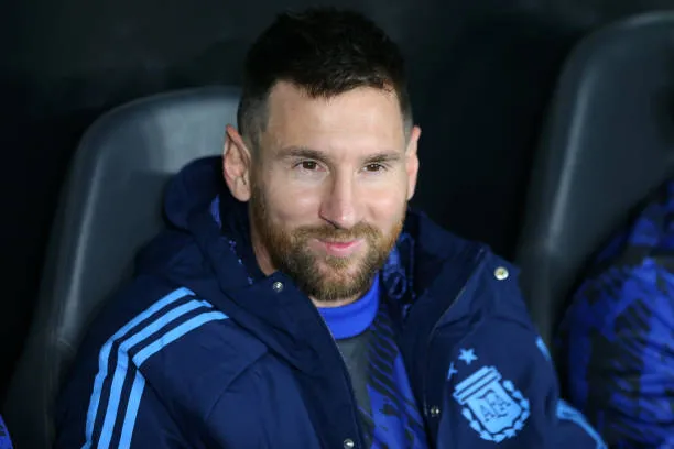 Lionel Messi estuvo en el banco ante los paraguayos (Getty Images)