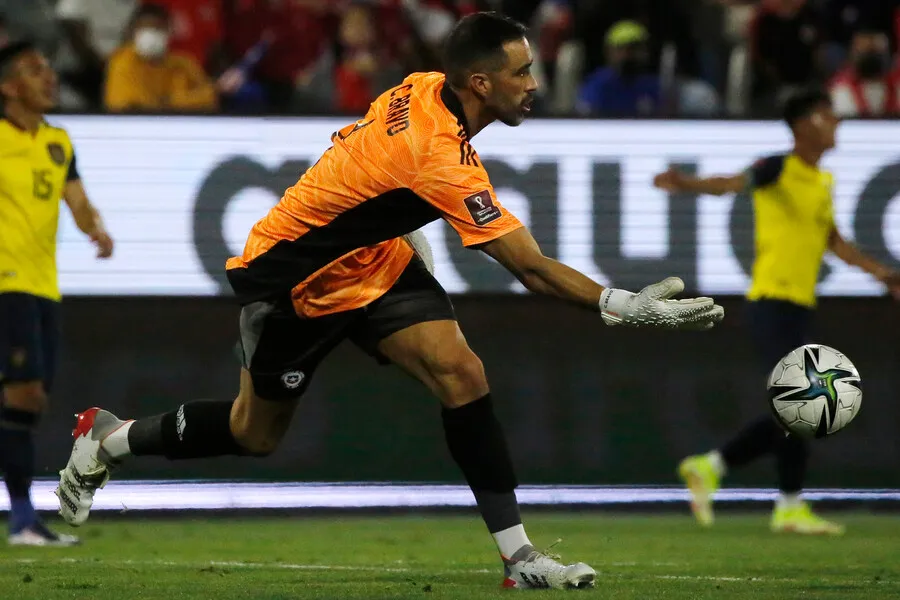 Bravo no está con La Roja en esta pasada. | Foto: Photosport