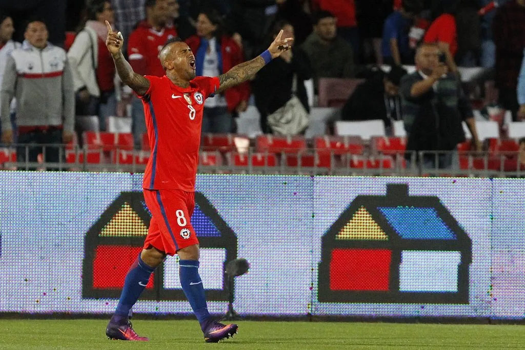 Arturo Vidal siempre padreó a Perú jugando con La Roja en Santiago (Photosport)