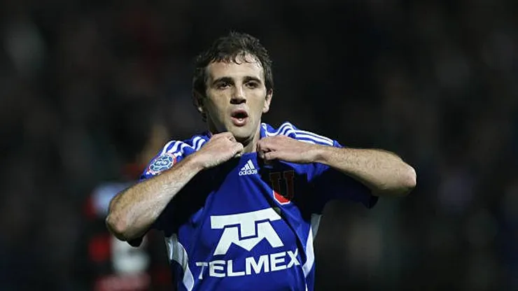 SANTIAGO, CHILE - MAY 20: Walter Montillo of Universidad de Chile celebrates a scored goal against Flamengo during a match as part of the Libertadores Cup 2010 at Santa Laura Stadium on May 20, 2010 in Santiago, Chile. (Photo by Marcelo Hernandez/LatinContent via Getty Images)