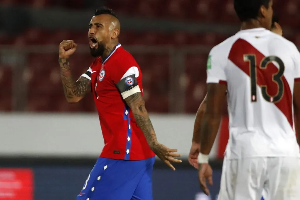 Vidal fue gran figura en los últimos duelos con Perú | Foto: Photosport
