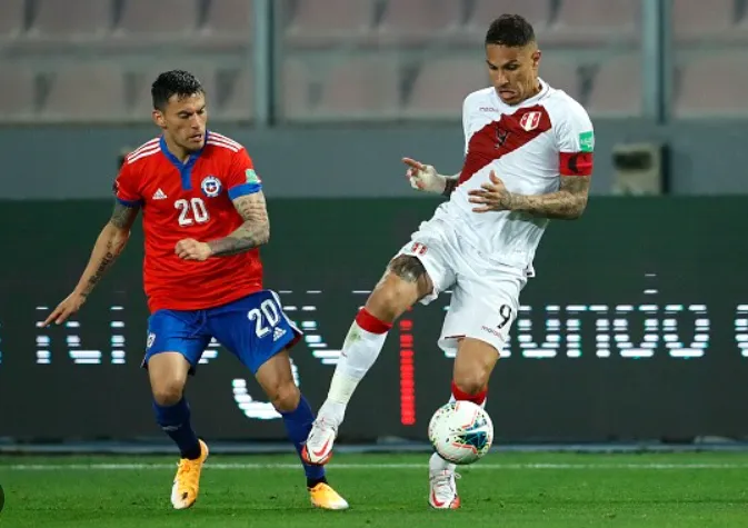 Chile y Perú se volverán a ver las caras en un nuevo “Clásico del Pacífico” | FOTO: Photosport