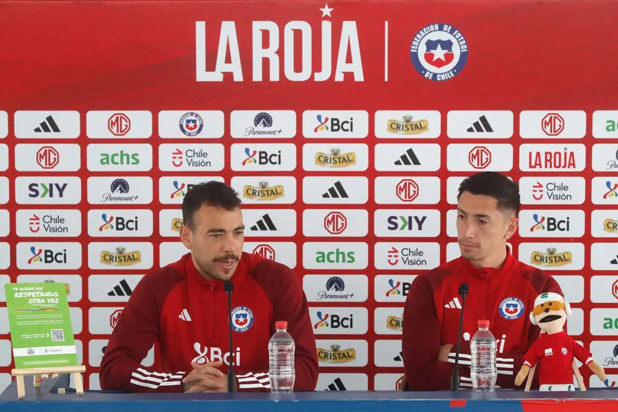Echeverría habló en conferencia de prensa. | Foto: Photosport