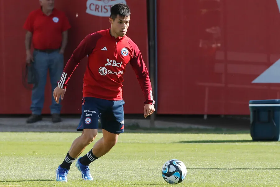 Aravena busca ser titular en La Roja. | Foto: Photosport