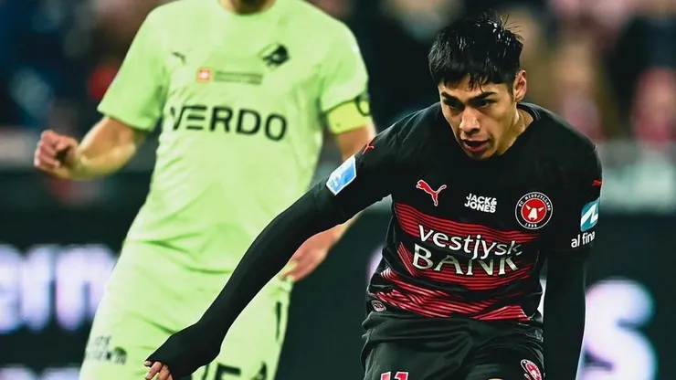 El gesto que le hace el Midtjylland al chileno Darío Osorio