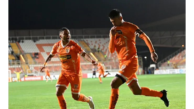Rodolfo González muestra toda su motivación en el partido de la fase regular de la Primera B, donde Cobreloa se juega el título y el ascenso a Primera División (Foto: Photosport)