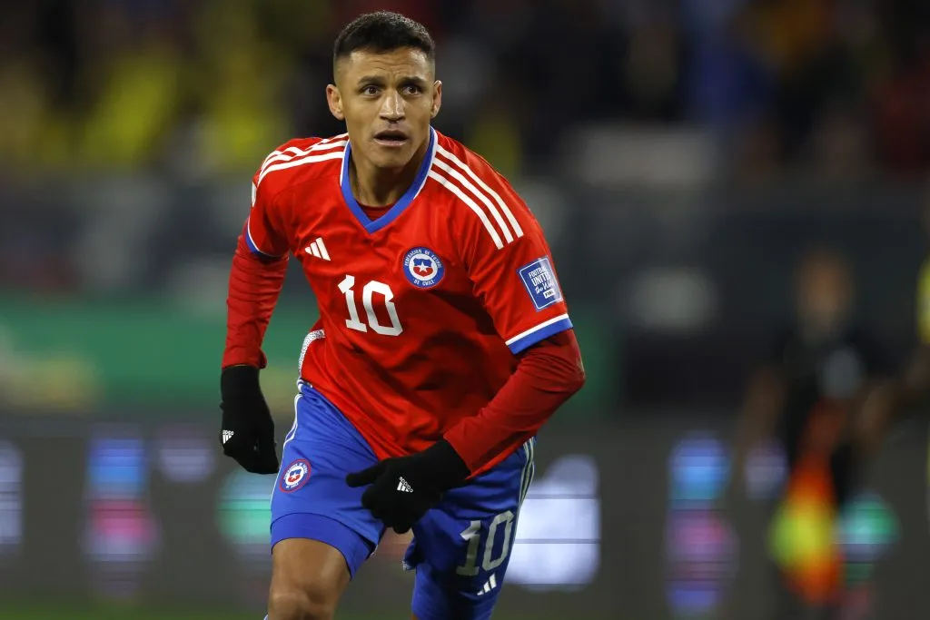 Alexis Sánchez es el blanco para los peruanos en el Clásico del Pacífico (Foto: Photosport)