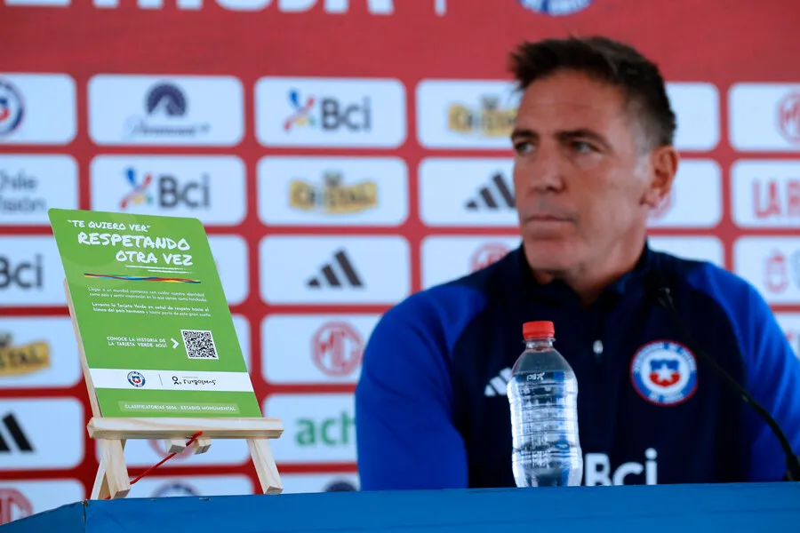 Hevia aconseja y advierte a Berizzo. | Foto: Photosport