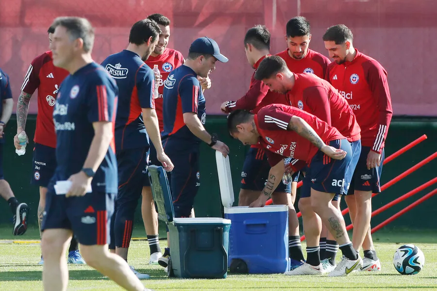 La Roja se prepara para enfrentar a Perú. | Foto: Photosport