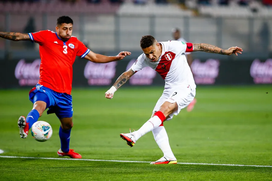 Paolo Guerrero anticipó el Clásico del Pacífico. | Foto: Photosport