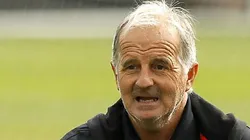 Carvallo rompió un largo silencio.