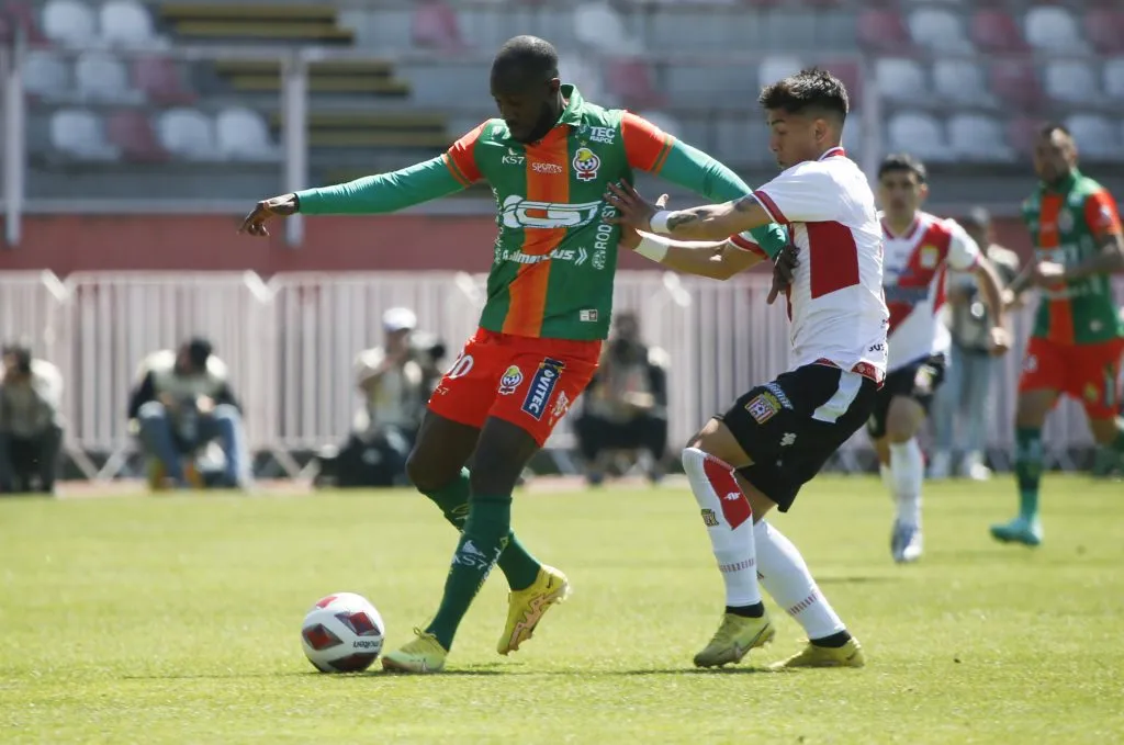 Cobresal y Curicó Unido protagonizaron un reñido partido en La Granja (Photosport)