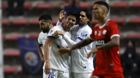 Jimmy Martínez -izq- renace en Huachipato tras su tibio paso por la U