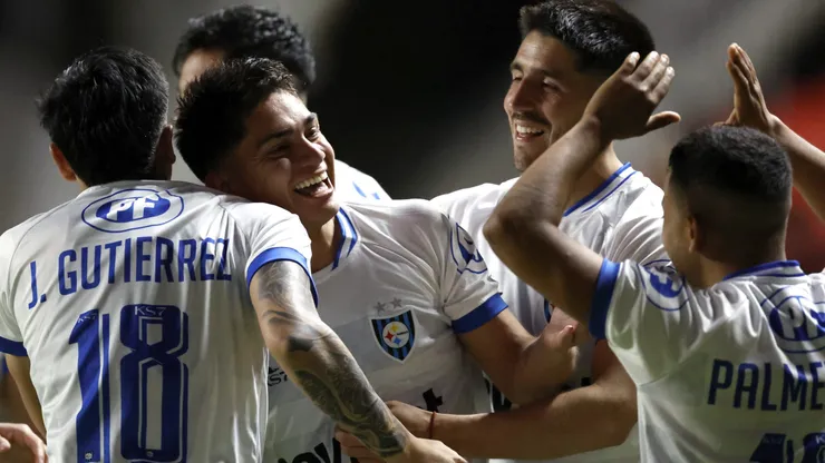 Huachipato se quedó con la victoria ante La Calera y es líder del fútbol chileno