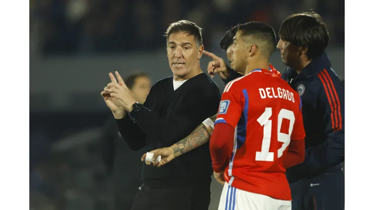 Jean Beausejour llena de flores a Eduardo Berizzo