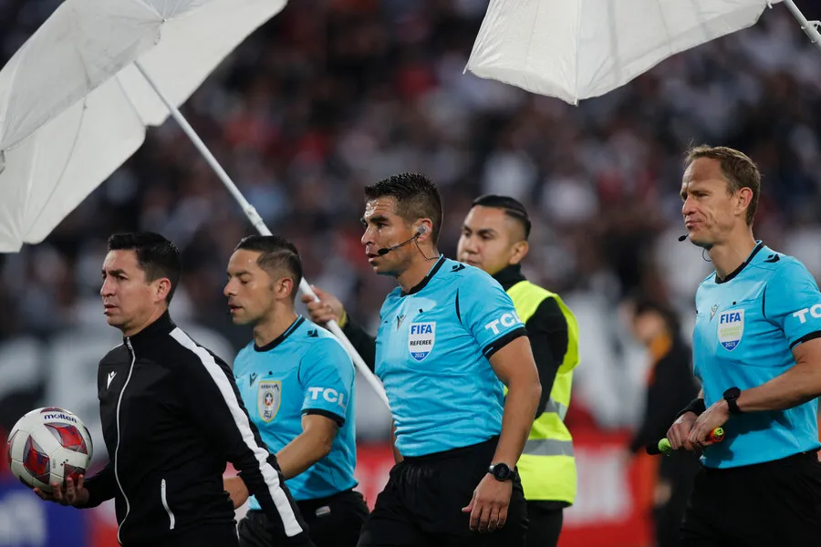 El arbitraje en el ojo del huracán| Foto: Photosport
