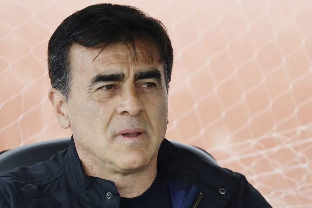 Quinteros intentará levantar otro título al mando del conjunto Popular | FOTO: Dragomir Yankovic/Photosport