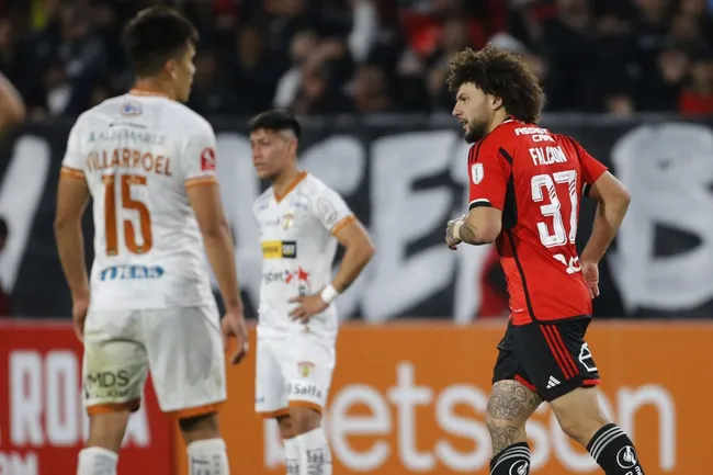 Maximiliano Falcón sufrió molestias físicas (Foto: Photosport)