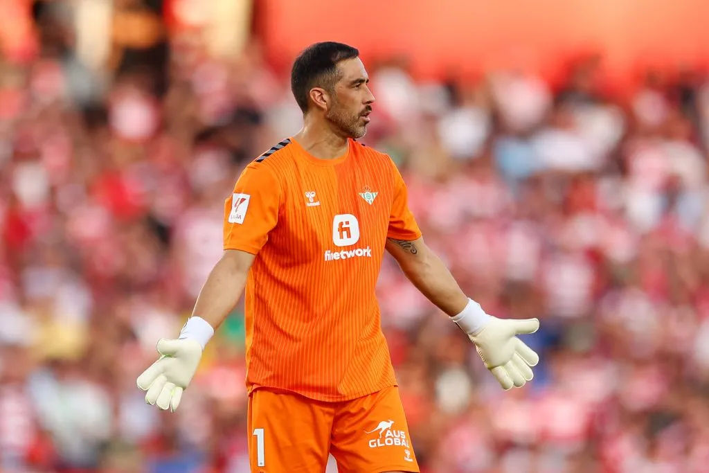 Claudio Bravo queda fuera de La Roja pese a su buen presente en el Real Betis (Foto: Getty)