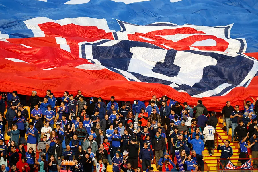 El hincha azul sueña con el estadio propio. | Foto: Photosport