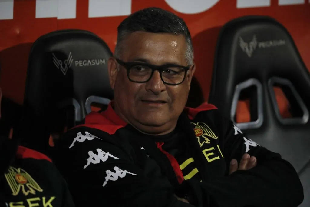 Ronald Fuentes protagonizó una nueva expulsión en el fútbol chileno (Photosport)