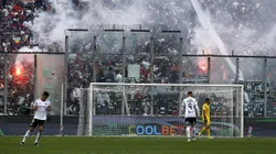 La hinchada de Colo Colo encendió artificio hasta por si acaso.