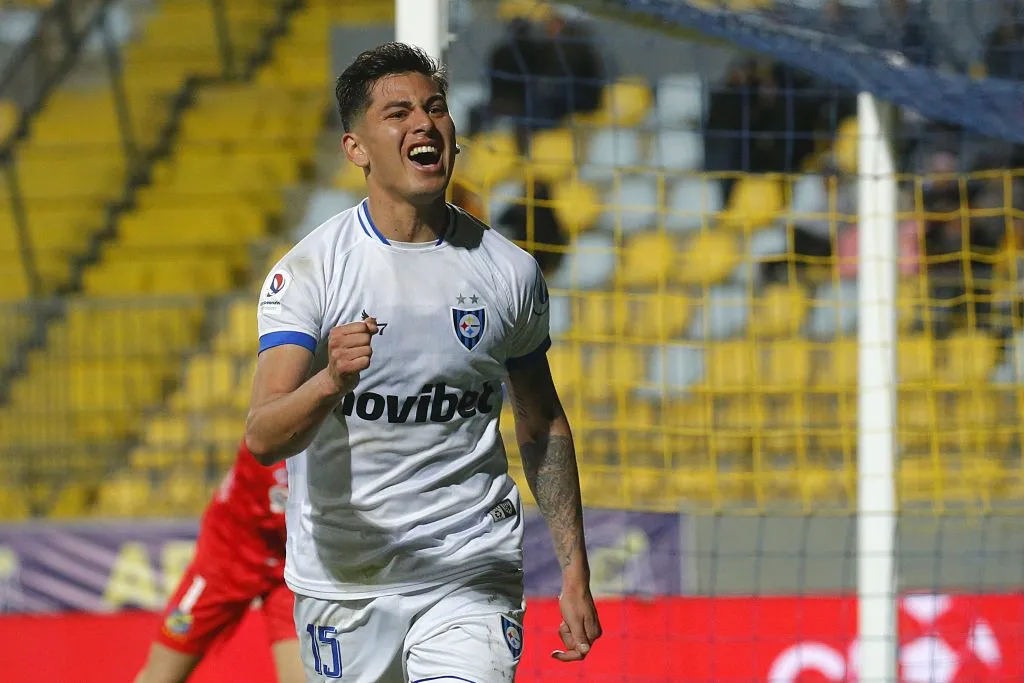 Arturo Vidal destaca a Maximiliano Rodríguez de Huachipato (Foto: Photosport)