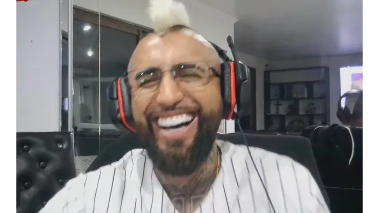 Arturo Vidal se rinde ante respuesta de Claudio Bravo a Rafael Olarra (Foto: Kingarturoficial23, Twitch)