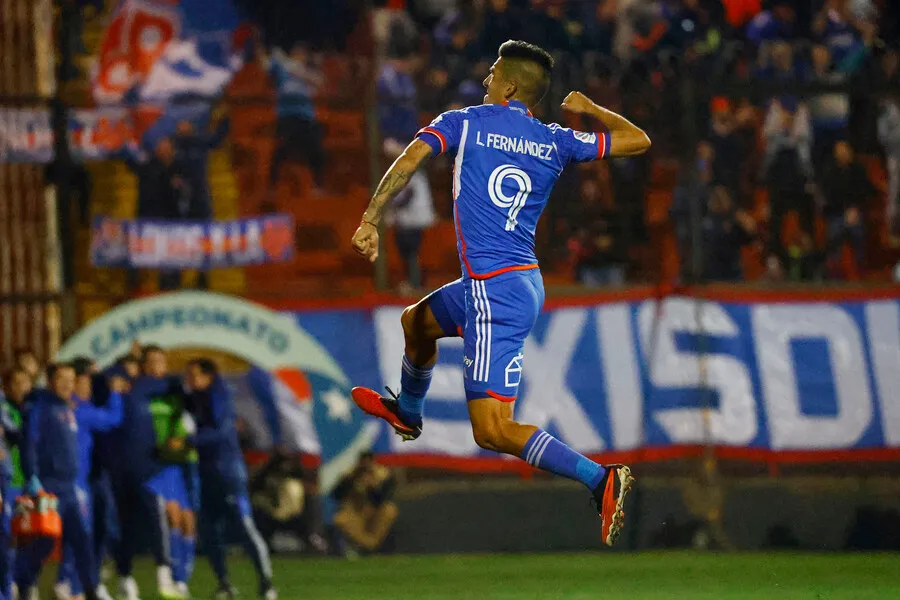 Fernández anotó un golazo para el triunfo de la U | Foto: Photosport