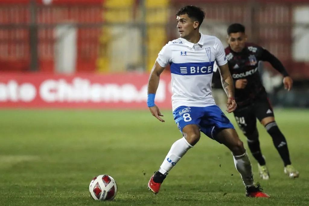 Saavedra está siendo uno de los jugadores más criticados por los hinchas cruzados | FOTO: Jonnathan Oyarzun/Photosport