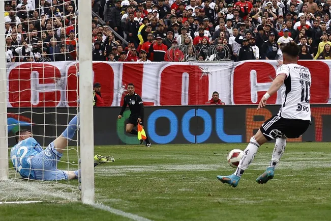 Parra se mostró muy activo en el primer tiempo | FOTO: Dragomir Yankovic/Photosport