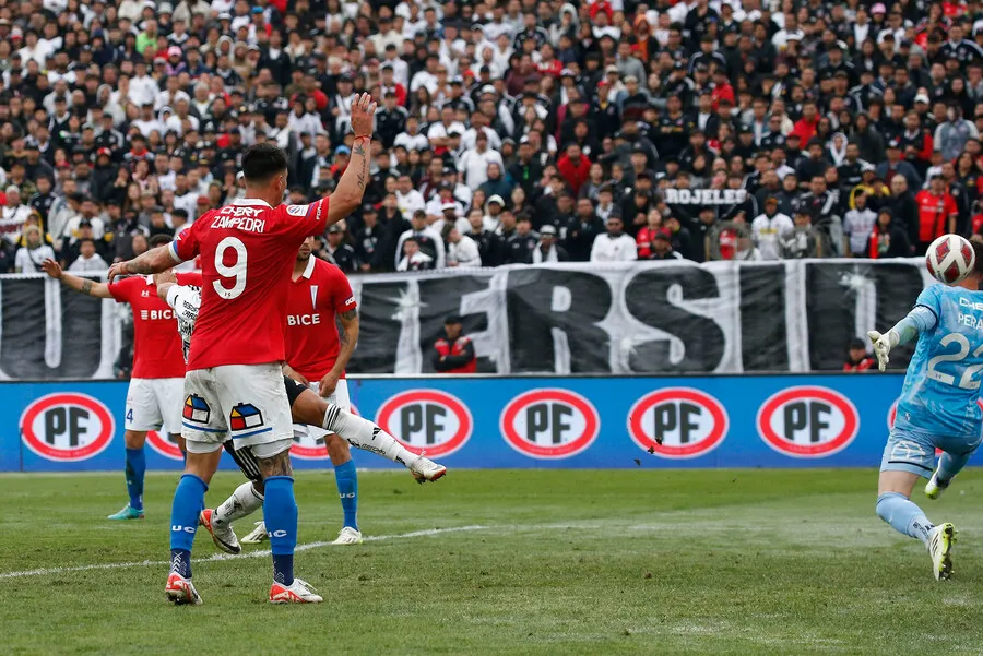 Pollo Véliz liquidó a Fernando Zampedri. | Foto: Photosport