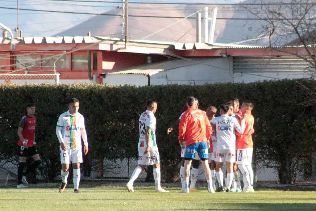 Los del norte de nuestro país celebraron con todo el triunfo ante los árabes | FOTO: Oscar Tello/Photosport