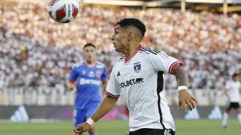 Jordhy Thompson debe firmar la extensión contractual con Colo Colo y destrabar su salida del país para partir a préstamo. (Foto: Felipe Zanca/Photosport)