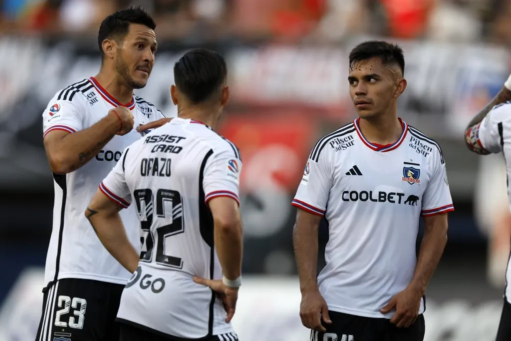 Ramiro González junto a Óscar Opazo y Vicente Pizarro en el último partido de Colo Colo contra Audax Italiano. (Foto: Andrés Pina/Photosport)