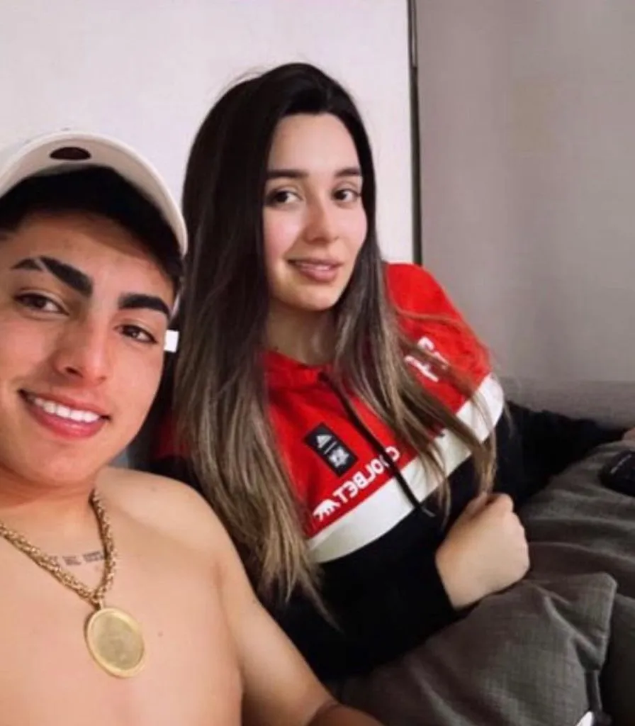 Jordhy Thompson junto a Sofía Ignacia. (Crédito: @carnetchileoficial)