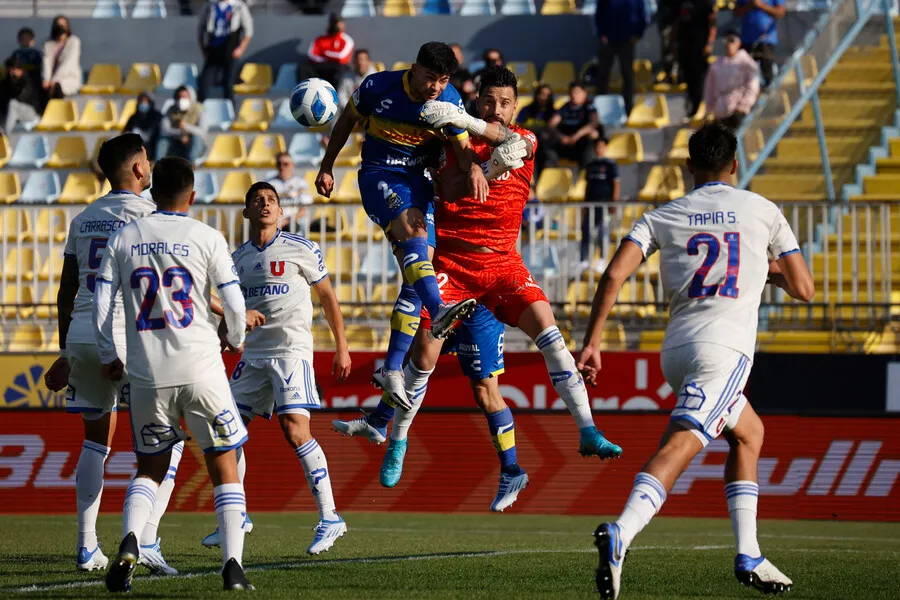 Hernán Galíndez defendiendo a Universidad de Chile. | Foto: Photosport