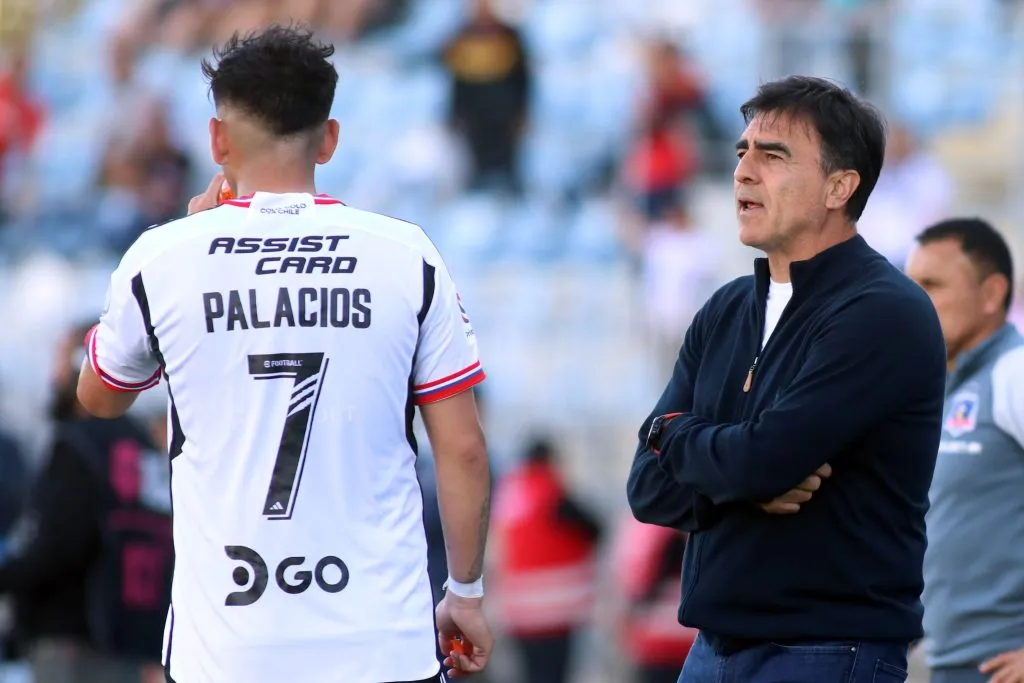 Gustavo Quinteros podría continuar como director técnico de Colo Colo. (Foto: Jorge Loyola/Photosport)