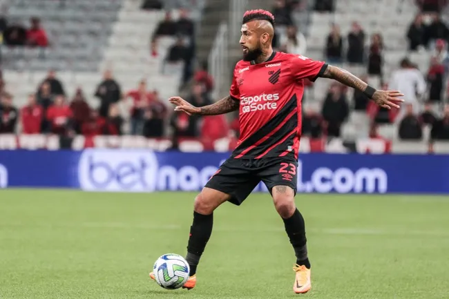 Arturo Vidal termina contrato en diciembre con el Athletico Paranaense del Brasileirao. (Foto: AGIF/Photosport)