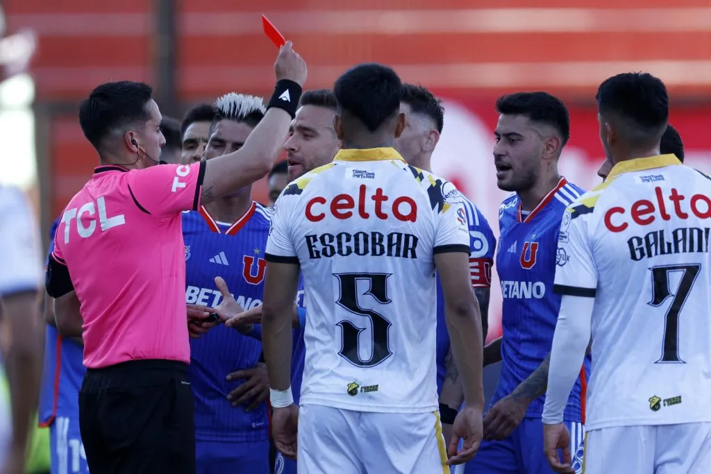 Matías Zaldivia fue expulsado en el partido de la Universidad de Chile (Foto: Photosport)