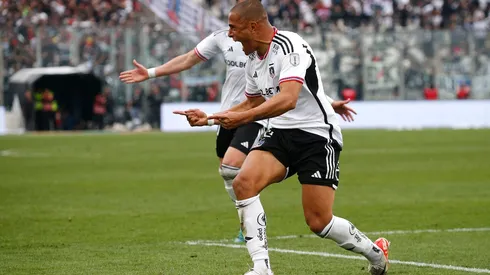 Leandro Benegas celebró sus 35 años con sus amigos de Colo Colo. (Foto: Photosport)