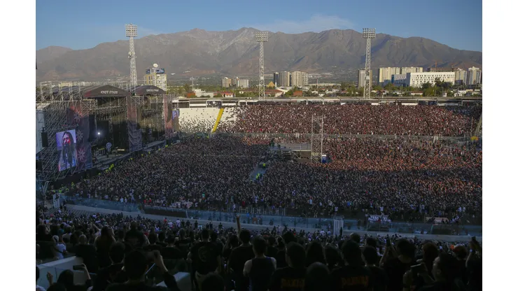 En Colo Colo hay prepcupación por el estado de la cancha del Estadio Monumental luego de tres conciertos. (Foto: Juan Eduardo López/Aton Chile)