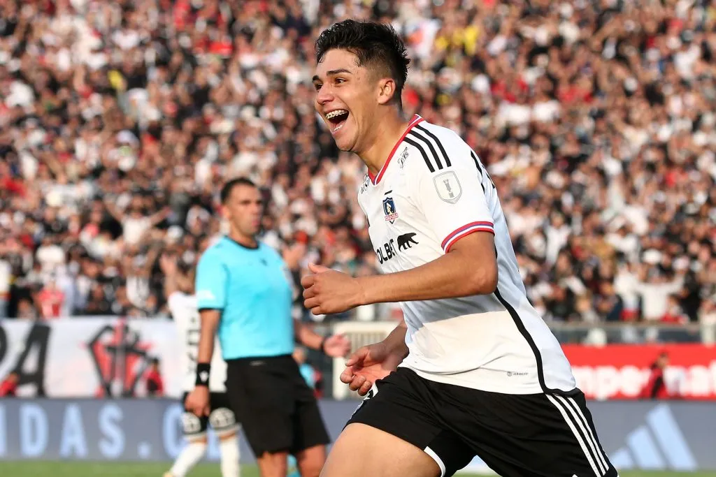 Damián Pizarro recibe elogios de Martín Lucero (Foto: Photosport)