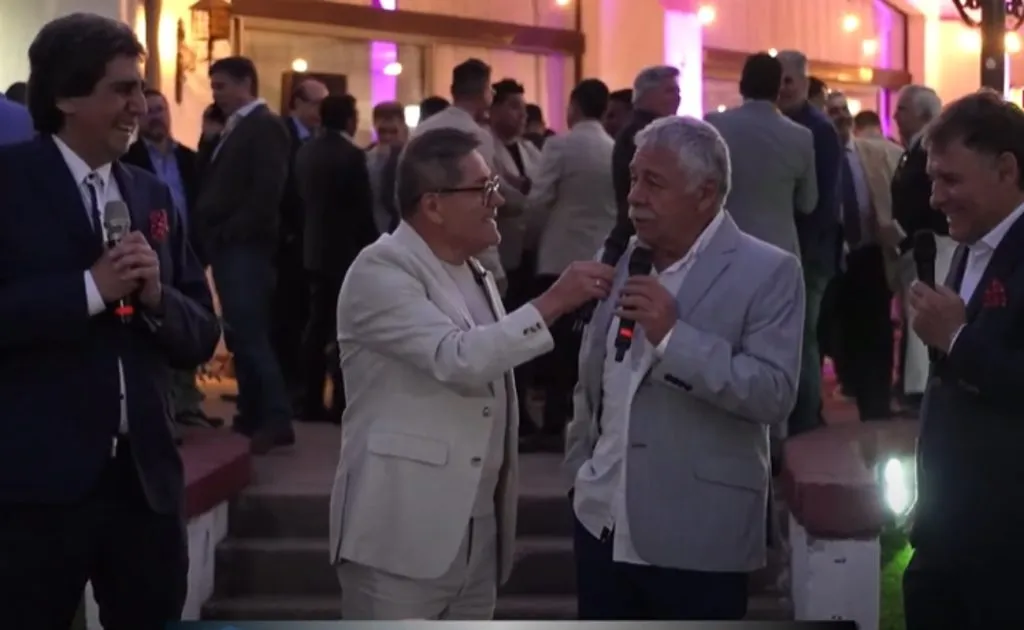 Carlos Caszely asistió a la cena gala de Colo Colo de Todos los Tiempos (Foto: Colo Colo)