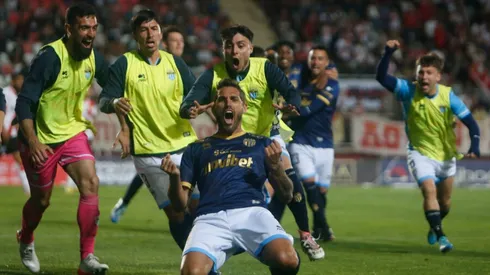 Ex goleador azul llora por no ver a Larrivey en la U