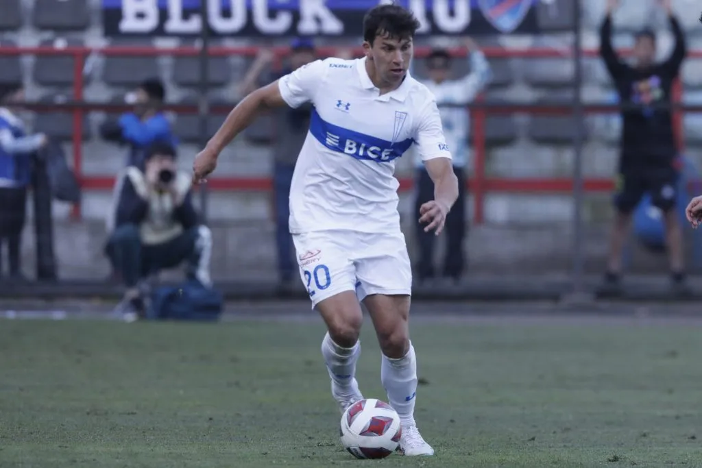 Gonzalo Tapia fue titular en la Universidad Católica ante Huachipato (Foto. Photosport)
