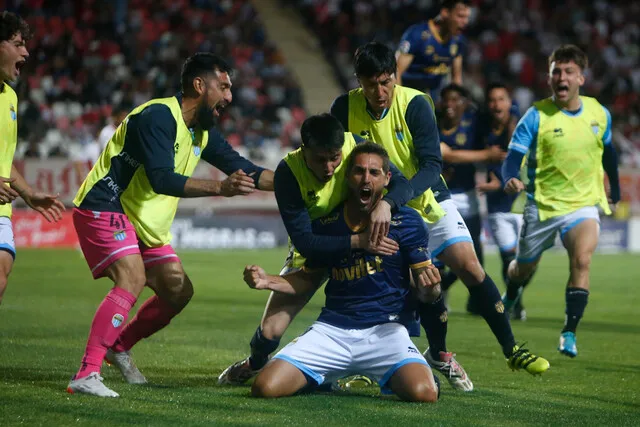 Larrivey a sus 39 años sigue demostrando su poderío goleador (Photosport)