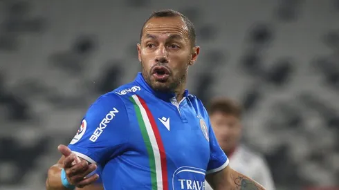 Díaz calentó al público albo.