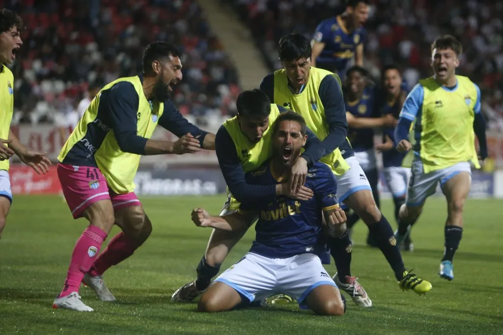 Magallanes ganó in extremis gracias a Joaquín Larrivey (Photosport)