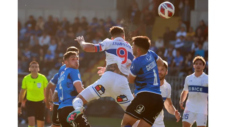 Huachipato empata con Universidad Católica y deja el torneo al rojo vivo.